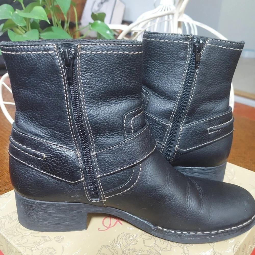 boots - Picture 1 of 3